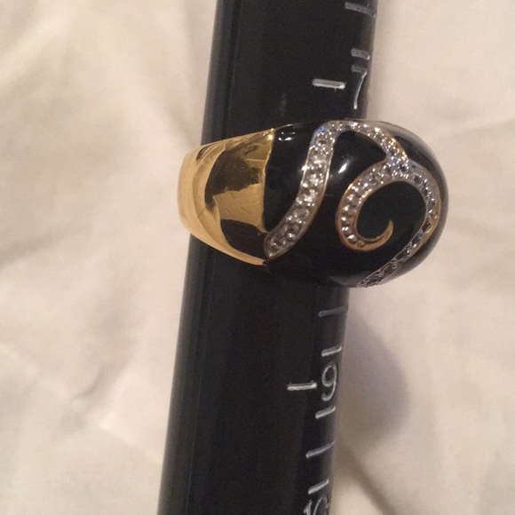 Gorgeous detailed ring - Picture 5 of 6